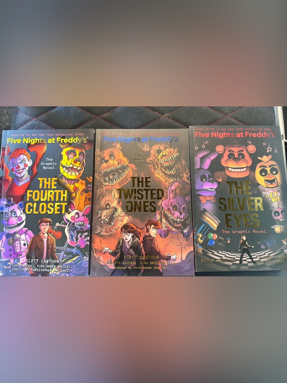 Five Nights at Freddy's Graphic Novel Trilogy Box Set - Red, Black, Yellow - Picture 2 of 2